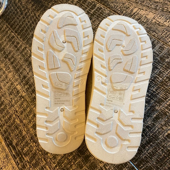 Platform Fleece Slippers - Picture 3 of 4